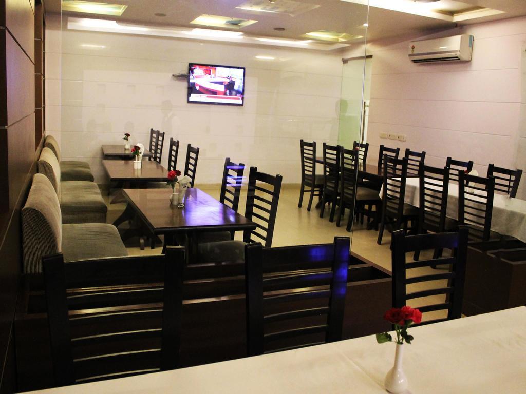 Отель Oyo Premium Kaushambi Indirapuram Экстерьер фото