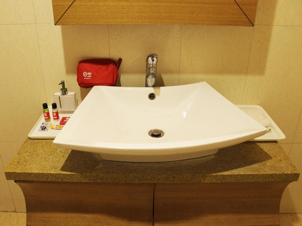 Отель Oyo Premium Kaushambi Indirapuram Экстерьер фото