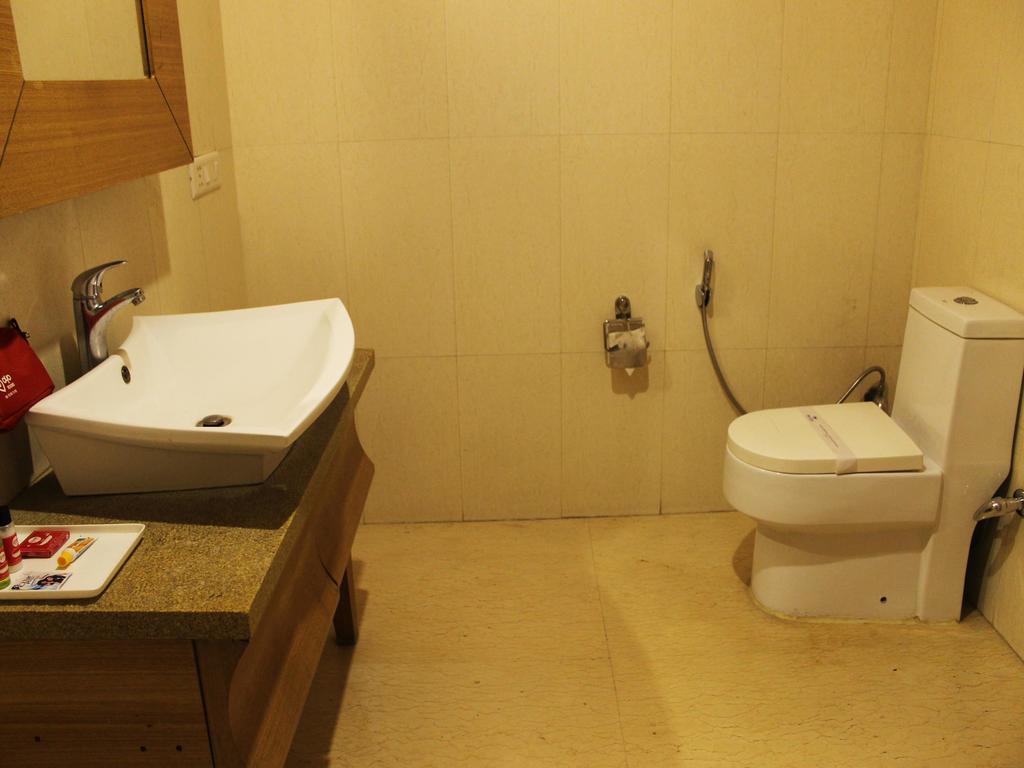 Отель Oyo Premium Kaushambi Indirapuram Экстерьер фото